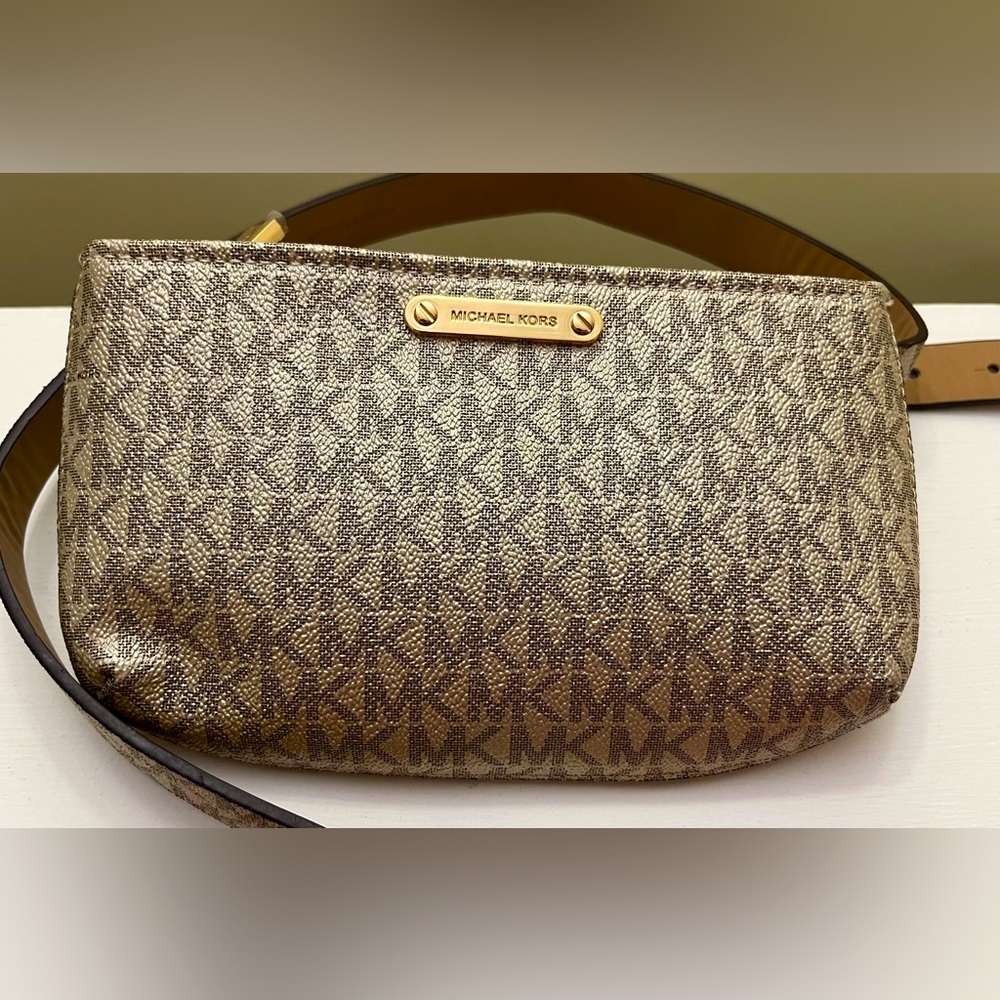 Michael Kors Fanny pack!